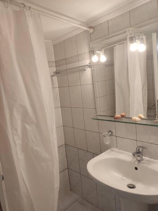 M.V Apartment Афины Экстерьер фото